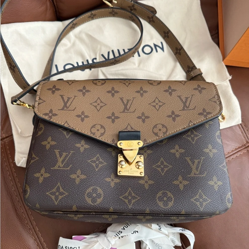 Like New - Louis Vuitton Pochette Métis MM – Reverse Monogram - Picture 1 of 5